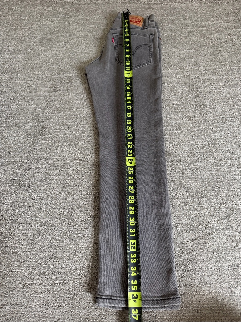 Levi’s Wedgie Straight Jeans in Gray - Picture 10 of 13